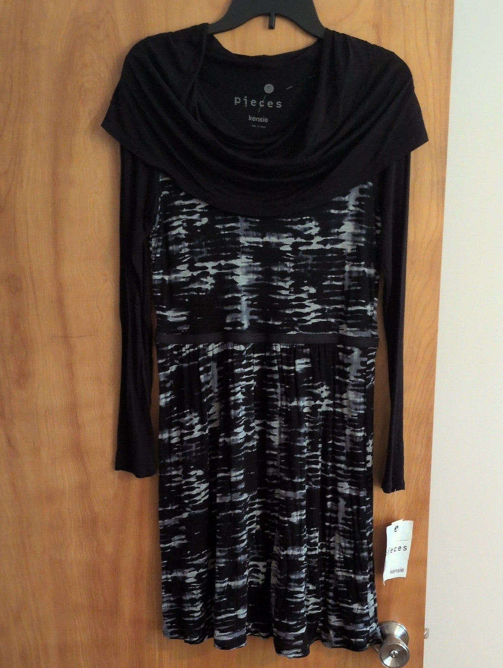 Kensie Black Long-Sleeve Draped-Neck Printed Dress